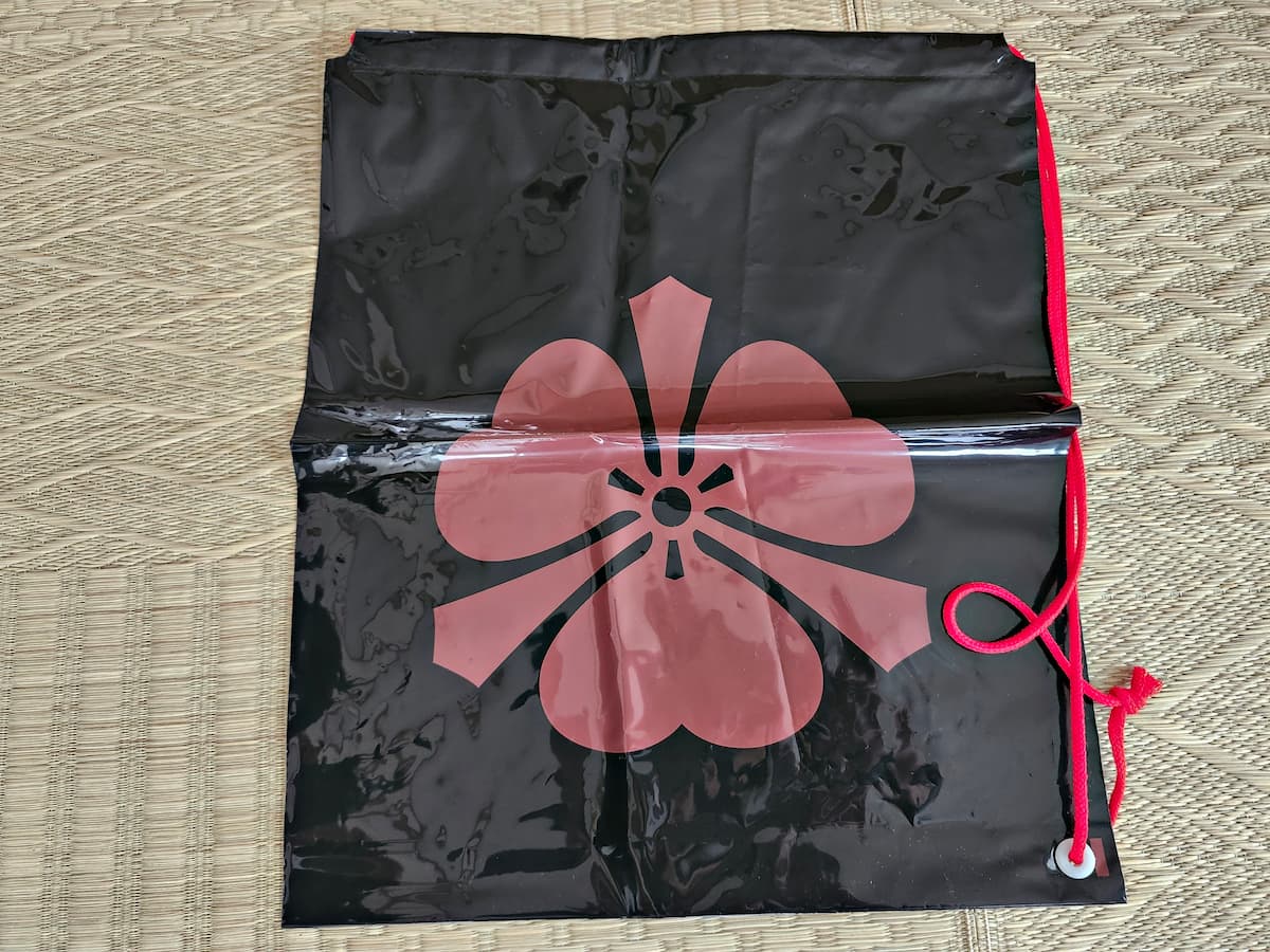 世界遺産指定日にもらった黒の姫路城オリジナル 肩掛け式携帯袋