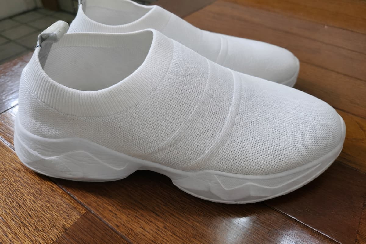 姫路城大天守内で履いたきれいな白い上履きの様子