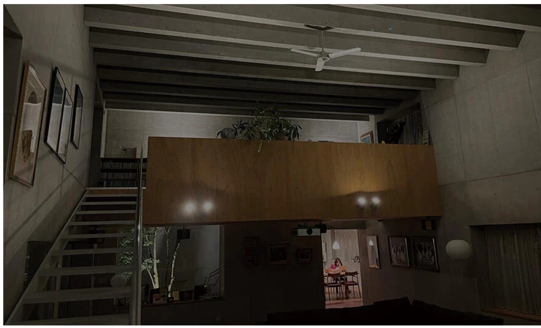 柳沢正史教授の自宅リビングの薄暗い照明