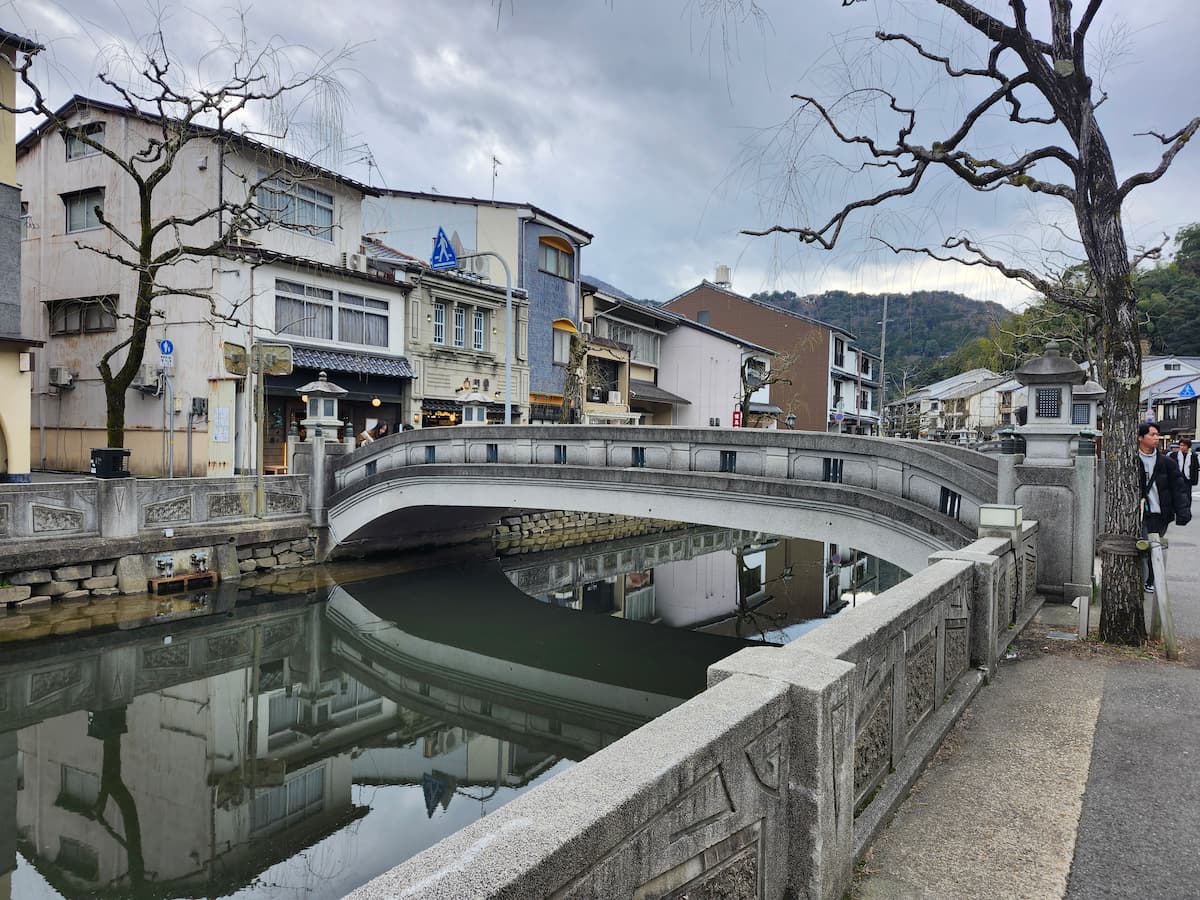 「JRかにカニエクスプレス」で行った城崎温泉街の川の景色