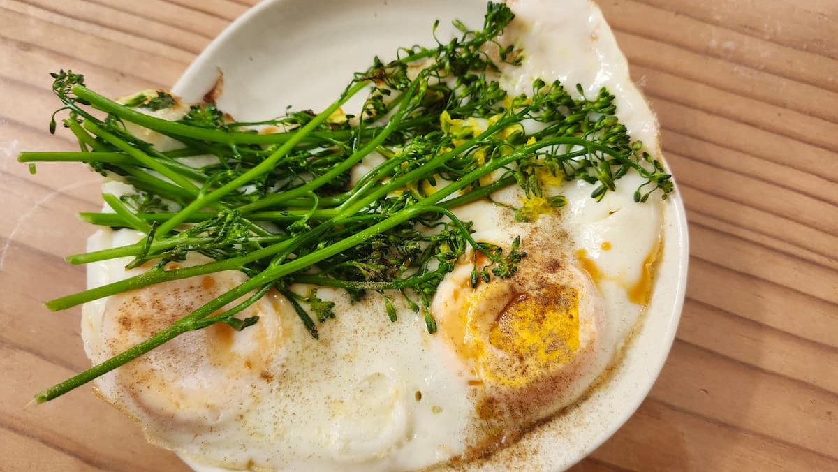 茎ブロッコリーセニョールと目玉焼き