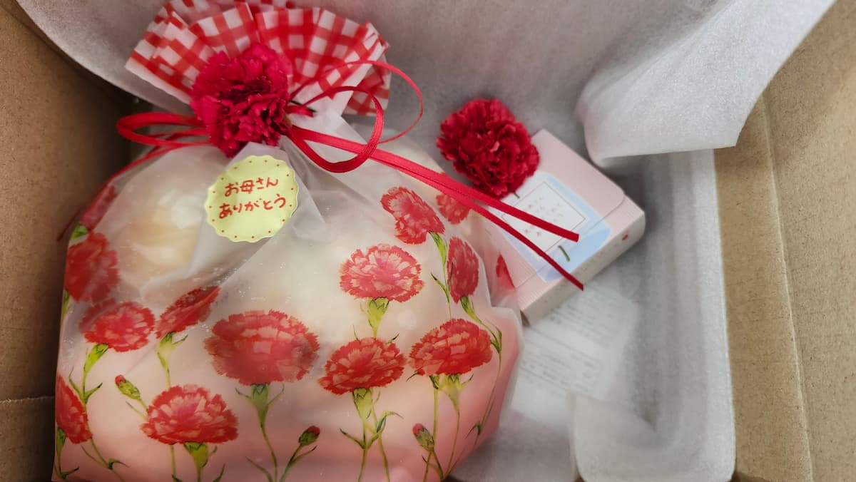 母の日のラッピングされた米粉パン