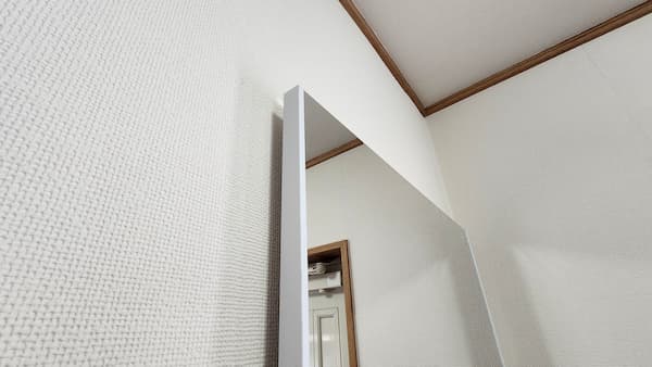 姿見の白いふち周り