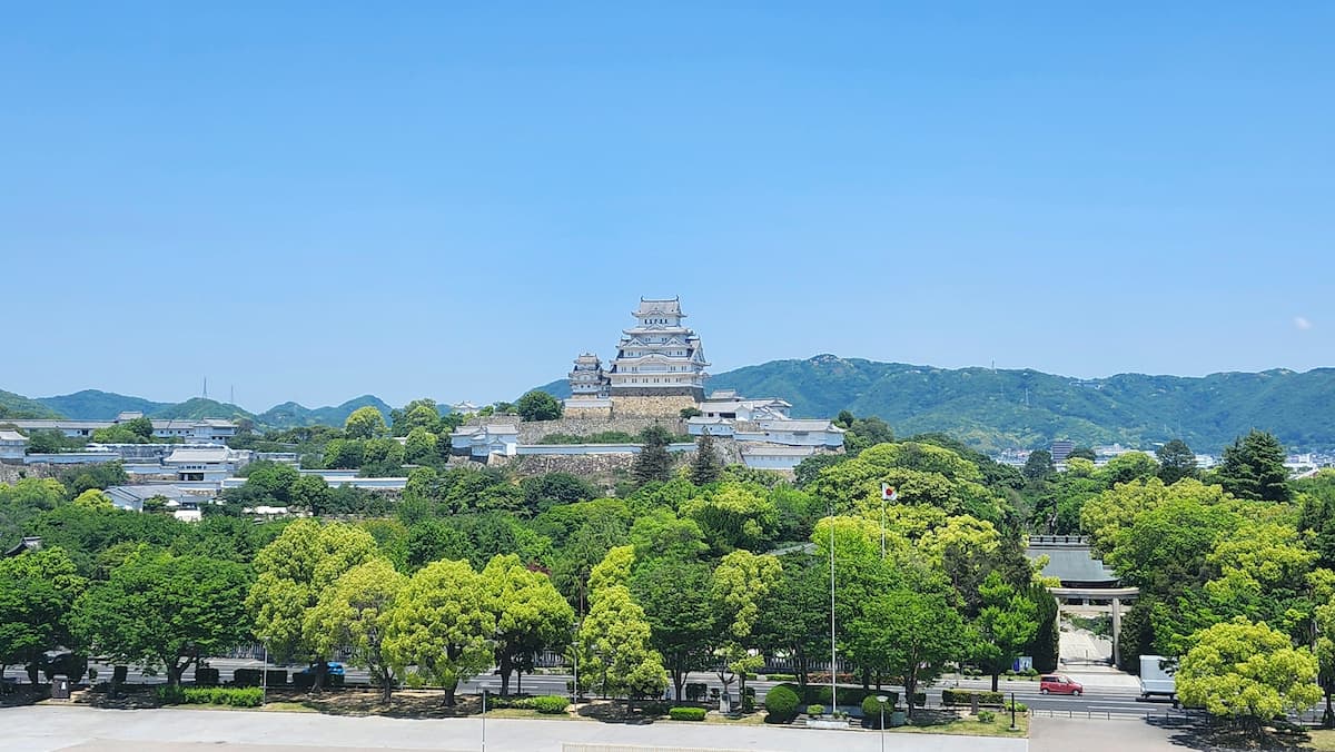 イーグレ姫路の屋上テラスから見渡す姫路城の全景