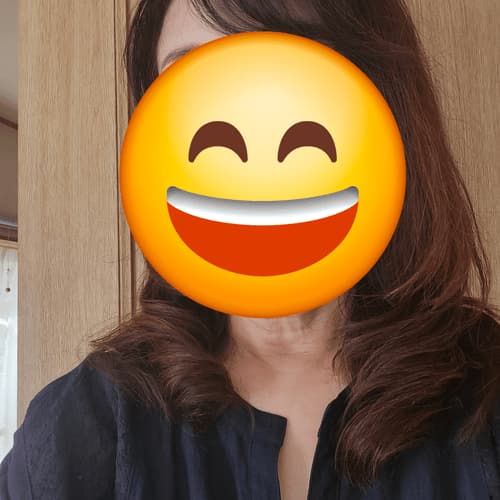 癖毛をコテで巻いた様子